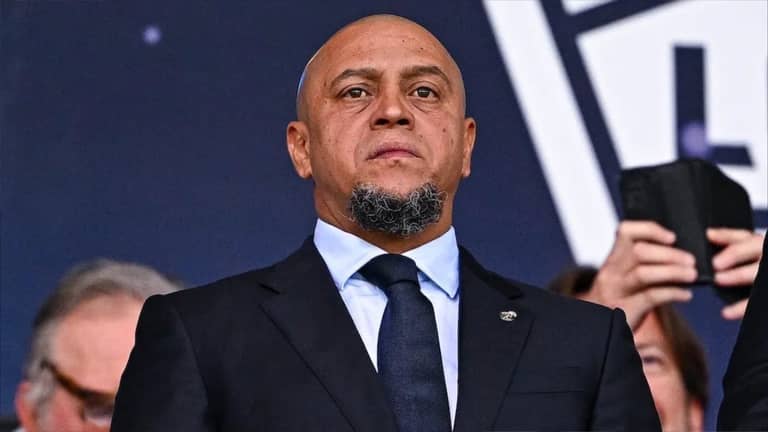 "ينام في النادي".. حياة روبرتو كارلوس تتحول إلى جحيم