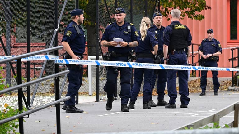 قنابل حارقة تحاصر "المعارضة الإيرانية" في السويد