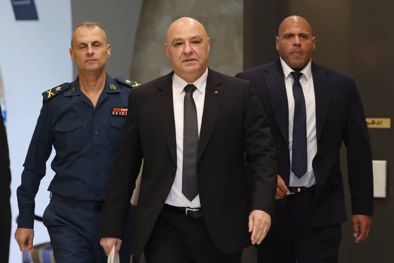 جوزيف عون: حزب الله انتهى.. ولاريجاني ارتجفت قدماه