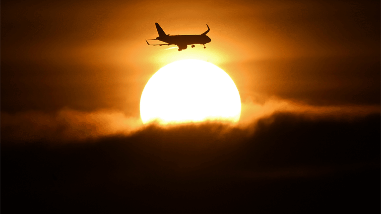 صيف بلا رحلات؟.. نقص الوقود يربك شركات الطيران