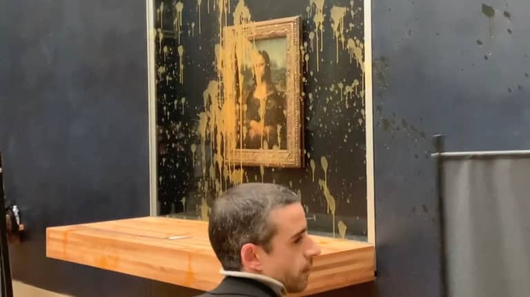 الموناليزا تنجو من تسرّب مائي في اللوفر