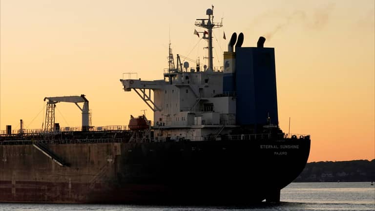 طالبان تخطط لإنشاء "مركز إقليمي لصادرات النفط"