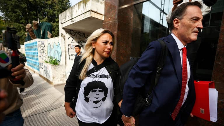 شهادة جديدة.. مارادونا كان معزولا قبل الوفاة