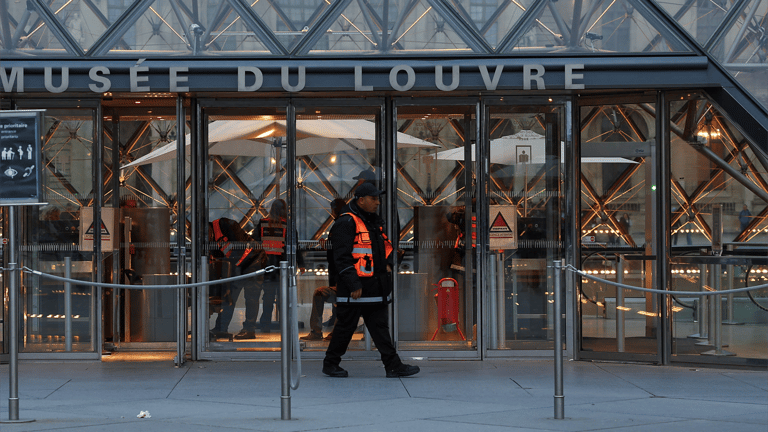 سرقة اللوفر.. أخطاء قاتلة قادت إلى توقيف "نصف العصابة"