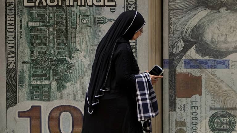 تحويلات المصريين بالخارج تقفز 10 أضعاف