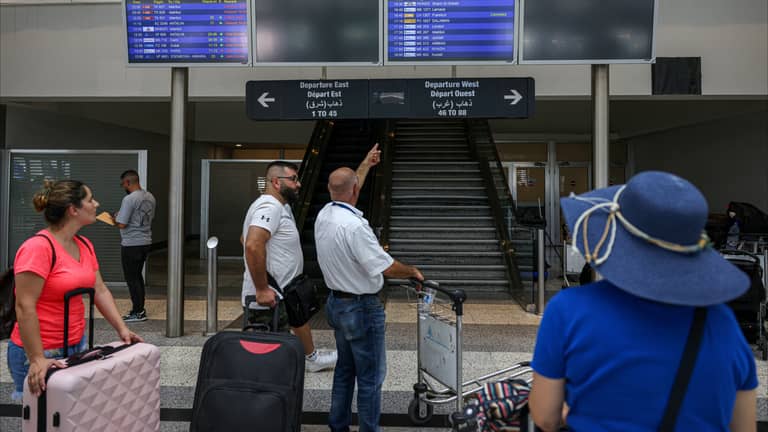 بلينكس في مطار بيروت.. مسافرون أمام الشاشات وحالة هلع