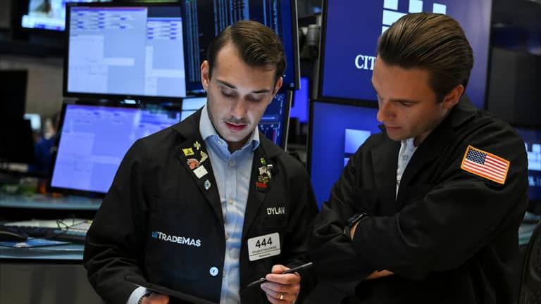 القصف في إيران.. والارتجاج في الأسواق الأميركية