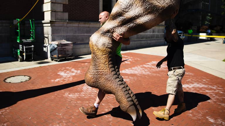 على طريقة سندريلا.. الذكاء الاصطناعي يتتبّع أقدام الديناصورات