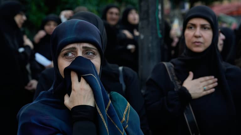 "ينعيهم ثم يعدمهم سرا".. تقرير: حزب الله يحاسب "عملاء" داخله