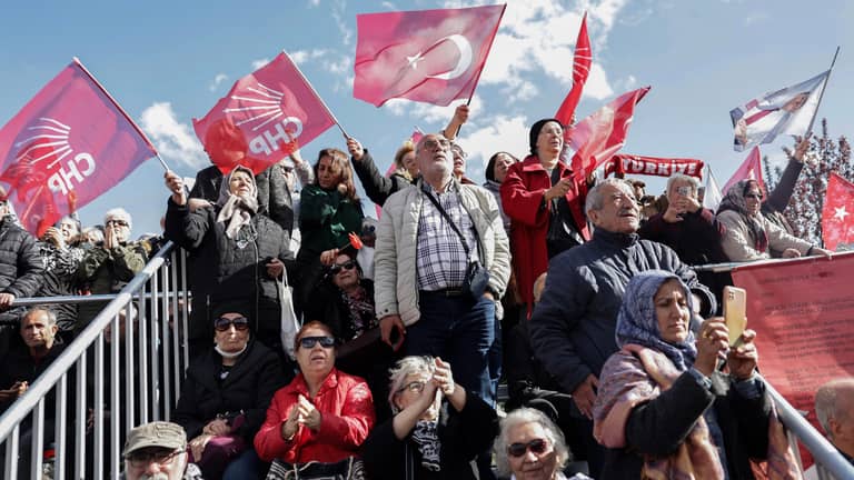 المعارضة التركية تتعهد بمظاهرة أسبوعية أمام سجن إمام أوغلو