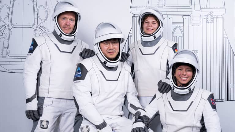لأول مرة.. SpaceX تحلّق فوق قطبي الأرض