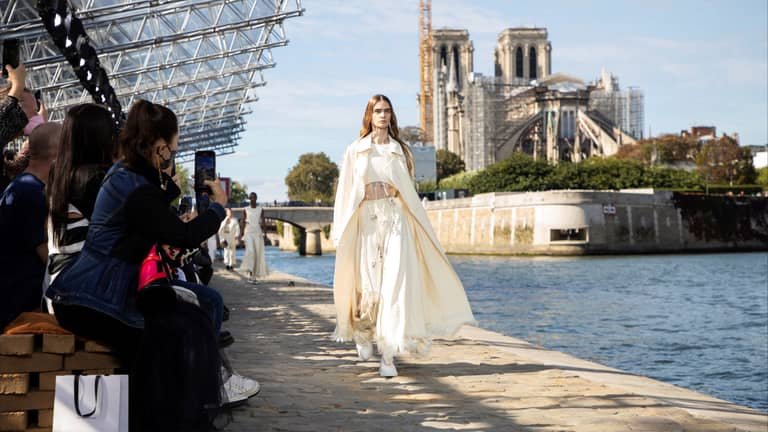 سرقة أزياء Balmain من شاحنة كانت تنقلها لـ"ديفيليه" باريس