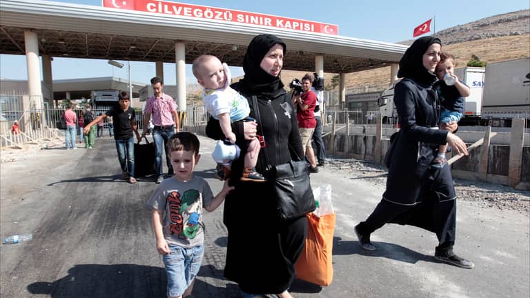 "ضيافة لا دمج".. حياة السوريين في تركيا بعد 10 سنوات من اللجوء