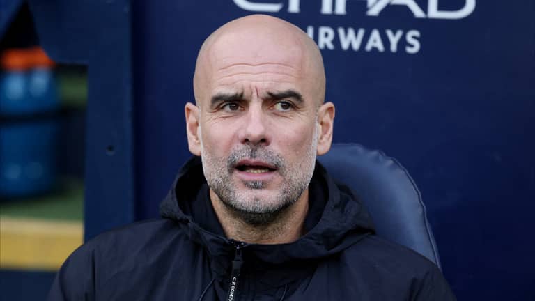 "أدافع عن فريقي".. غوارديولا يبرر انتقاد التحكيم