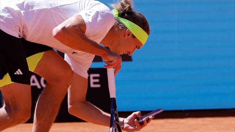 للمرة الثانية.. VAR التنس بـ"الموبايل"