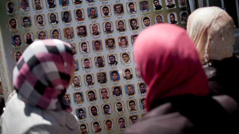 إسرائيل تنشر أسماء أسرى فلسطينيين ضمن صفقة التبادل