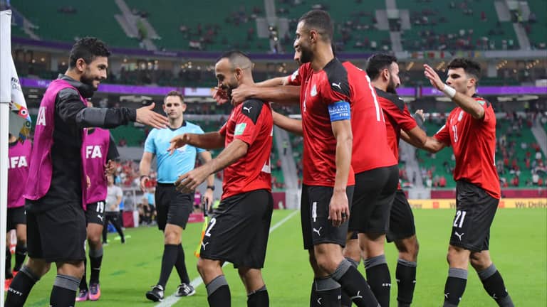 نجم القاضية يجمع أغراضه.. هل يغادر الأهلي؟
