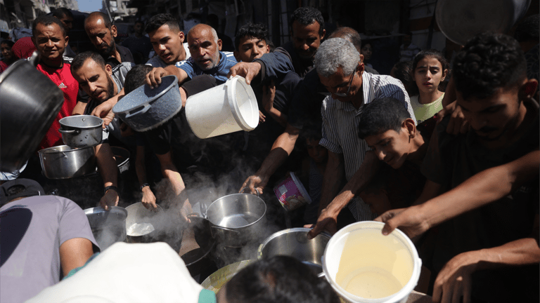 تحقيق: استخدام ذخيرة حية بمواقع توزيع مساعدات في غزة