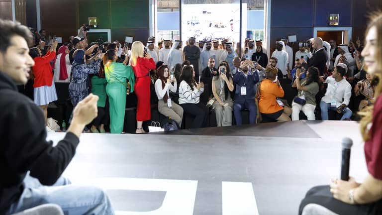 قمة المليار متابع.. الإمارات تشكّل اقتصاد صناعة المحتوى