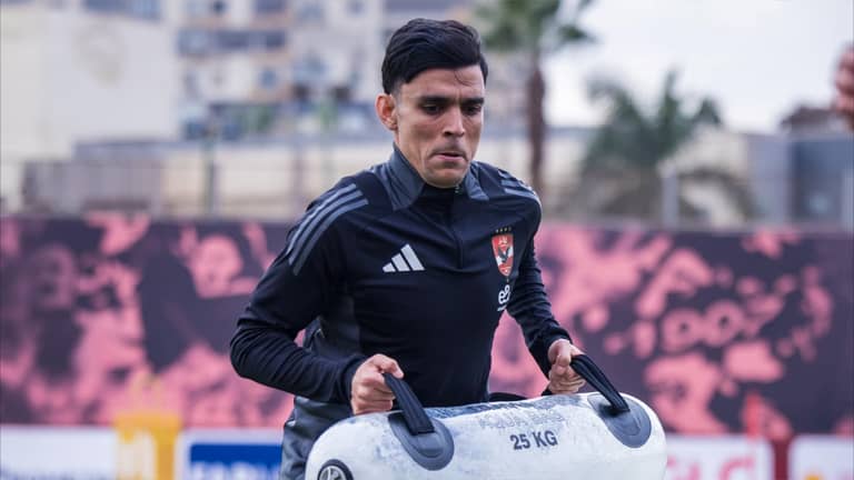 هل يغيب أشرف بن شرقي عن ديربي الأهلي والزمالك؟