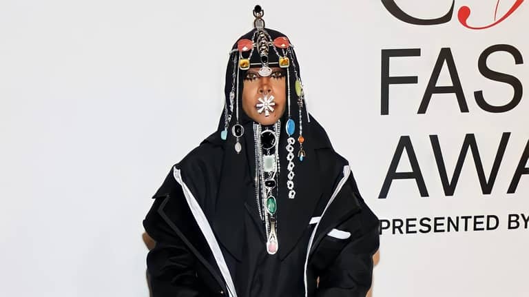 إيريكا بادو تفوز بجائزة أيقونة الموضة CFDA