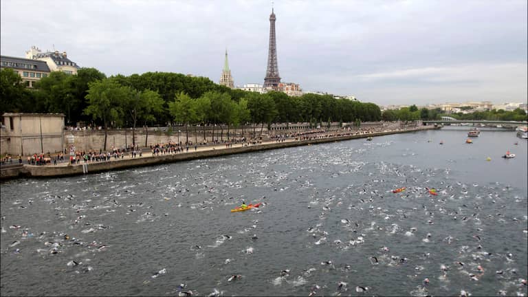 متسابقو الأوليمبياد يسبحون في فضلات "السين"