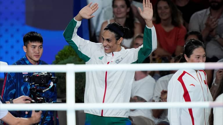 بطلات على الطريق.. هوس إيمان خليف يجتاح الجزائر