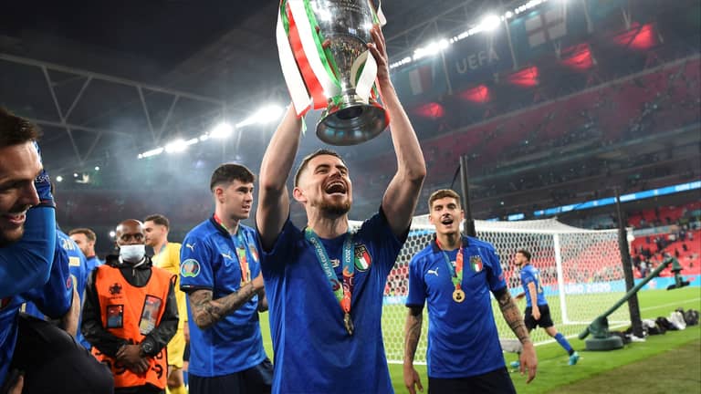 لأجل المونديال.. "بطل اليورو" يعود لأصله البرازيلي