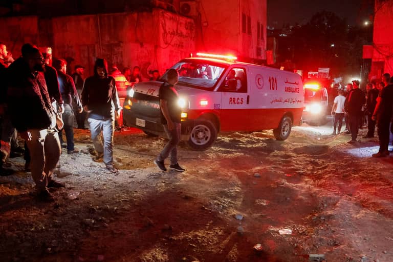 أطباء بلا حدود: إسرائيل تحاصر فرقنا في الضفة