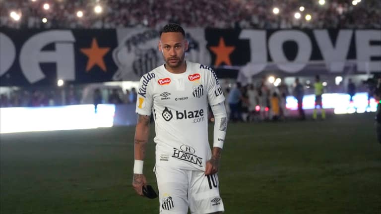 إصابة قوية تنهي موسم نيمار دا سيلفا