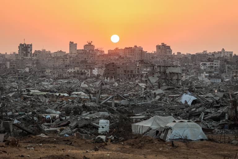 بعد التعرّف على رودايف.. إسرائيل تُعيد جثامين فلسطينيين لغزة