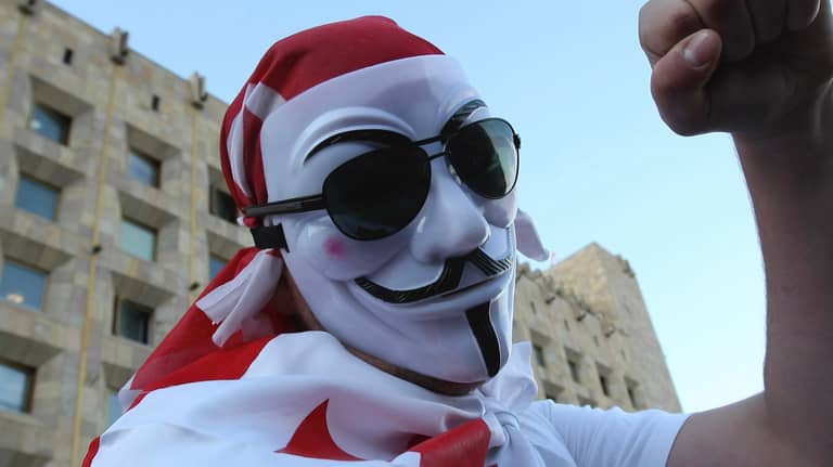 7 نصائح حاسمة من FBI لحماية نفسك من الاحتيال الرقمي