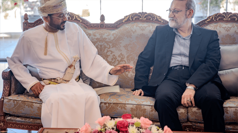 صورة الوثيقة.. لماذا أبرزها لاريجاني قبل جولة جنيف؟