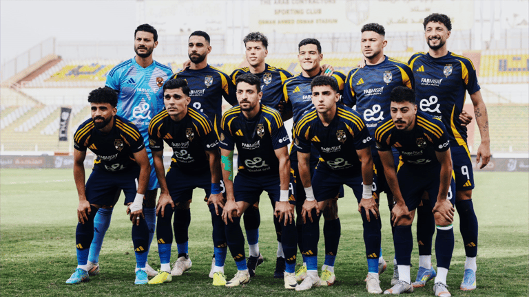 بين الأهلي والزمالك.. قرار يحسم أزمة الموسم في مصر