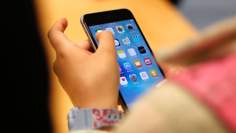 أبل متأخرة على سباق الـAI.. فهل تنقذ نفسها؟