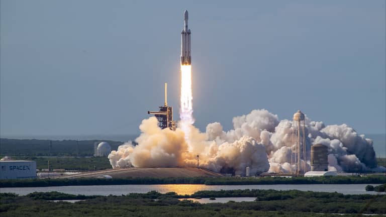 SpaceX تسحب صواريخها بعد "فشل نادر"