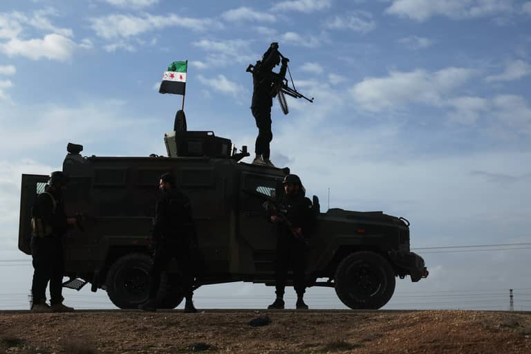 سيارة مفخخة "جاهزة للتفجير".. الجيش يفككها في حلب