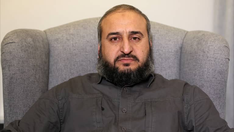 "لا يتمتع بصفات قيادية".. مهندس زراعي وزيرا لـ"الدفاع السورية"