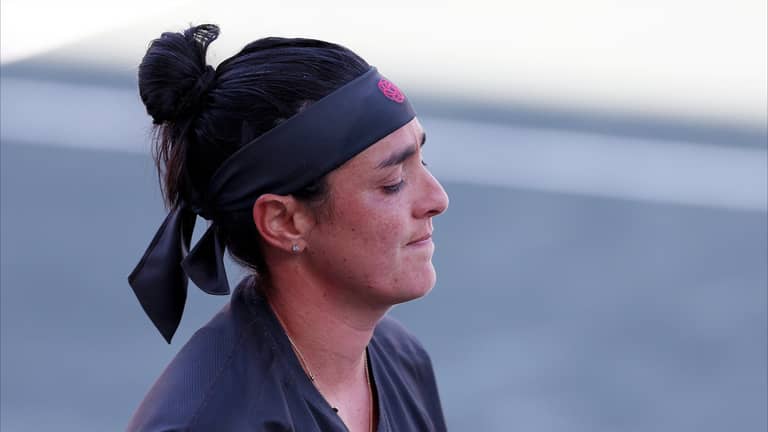 أُنس جابر تتألق في كرة القدم