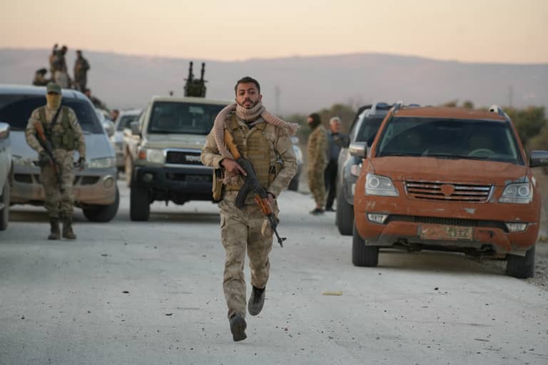 خسارة حلب.. "خطتان فقط" لاستعادة المدينة قريبا
