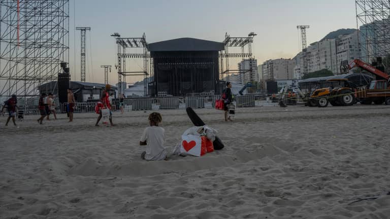 مأساة على الشاطئ.. حادث يُنهي حياة عامل في "مسرح شاكيرا"
