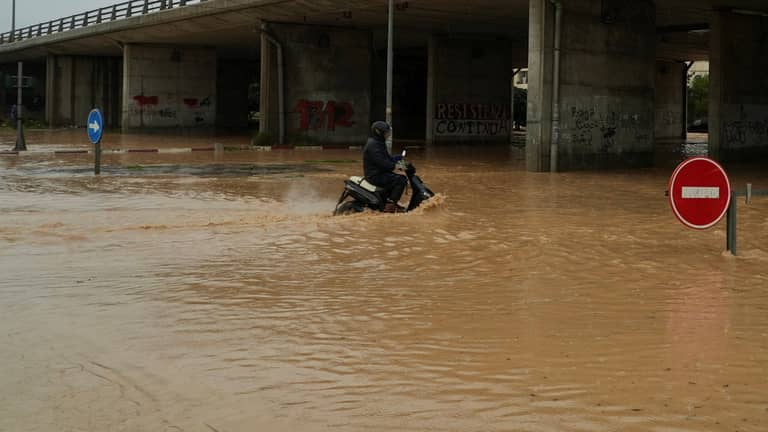 "طوارئ مناخية" في تونس.. ورياح تصل سرعتها إلى 110 كيلومترات