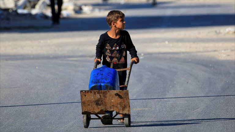 سكان قلائل في رفح تحت رحمة الكواد كوبتر