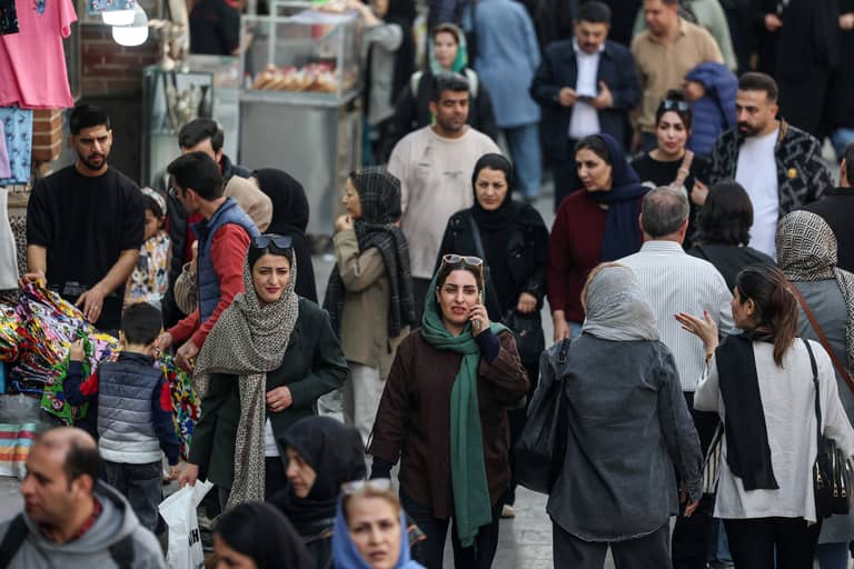 تور وVPN وأجهزة حرق.. الـCIA ترسم طريق العملاء داخل إيران