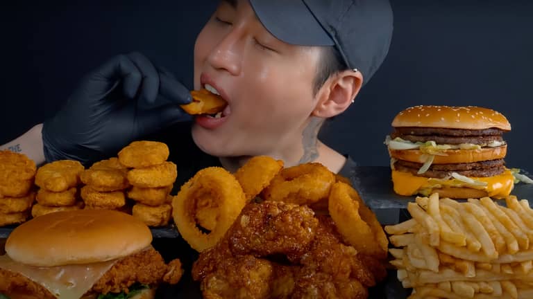 موائد الـmukbang تقتل صانعيها