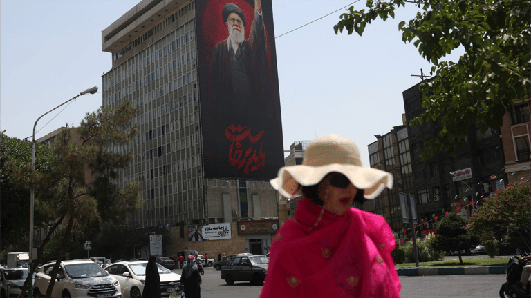 صراع الأجنحة في طهران.. حرب نفوذ أم استراتيجية بقاء؟