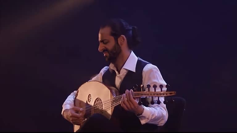 عود بعلبك يصدح من بيروت.. الألحان تعلو أصوات القصف