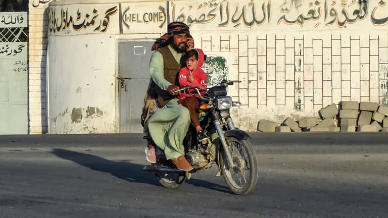يشترك الخصوم والأصدقاء في ضربهم.. من هم "البلوش"؟