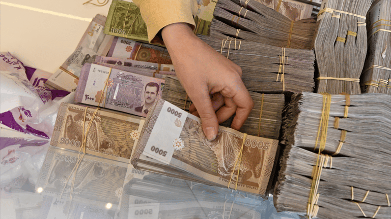 رفع العقوبات عن سوريا.. عهد جديد لمواجهة هذه التحديات