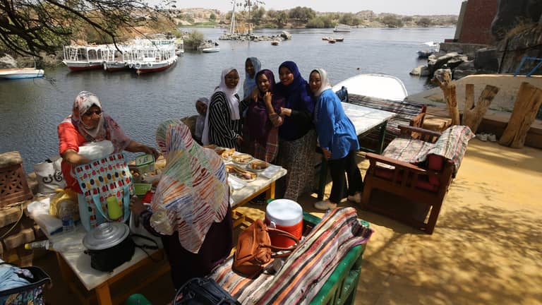السياحة تنتعش في أسوان.. والسبب هاشم "السوداني" ورفاقه